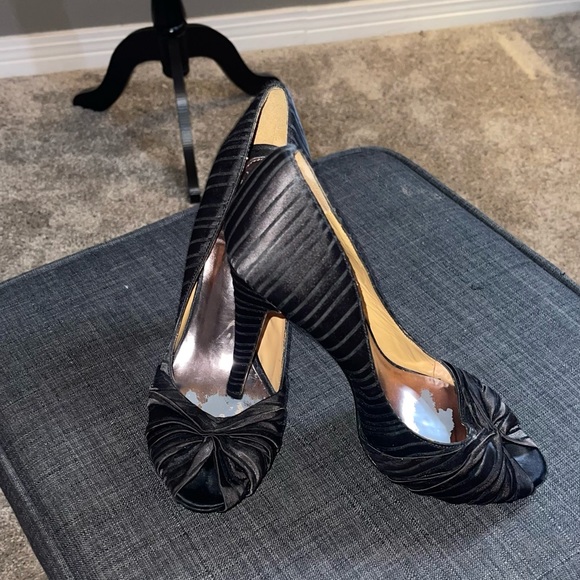 🔥 Luxury BM- Black Ryba Pleated Satin Heels Size 9-Designer Luxury Heels! - Picture 7 of 14